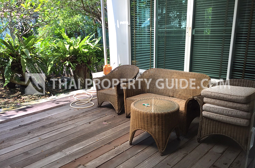 House with Shared Pool in Sukhumvit : Panya Village On-Nut 