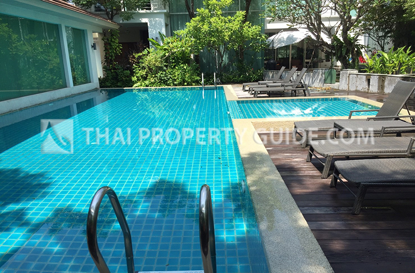 House with Shared Pool in Sukhumvit : Panya Village On-Nut 