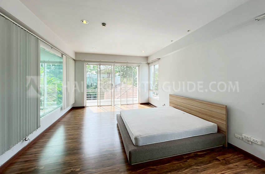 House with Shared Pool in Sukhumvit : Panya Village On-Nut 