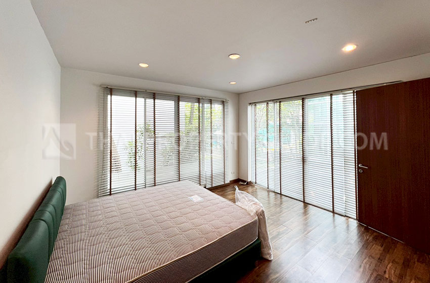 House with Shared Pool in Sukhumvit : Panya Village On-Nut 