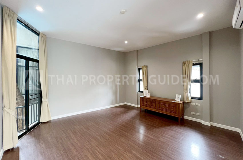 House with Shared Pool in Sukhumvit 