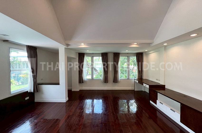 House with Shared Pool in Sukhumvit 