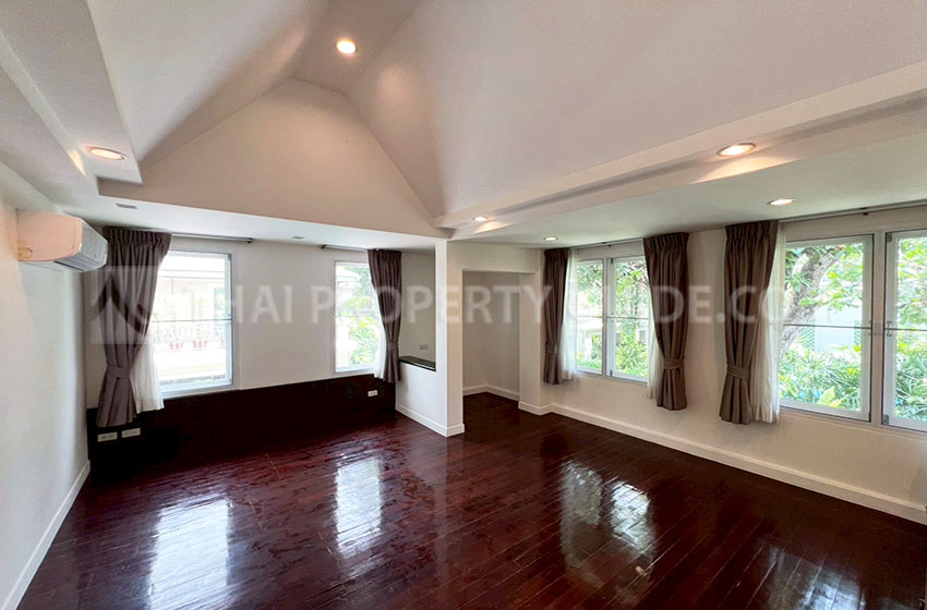 House with Shared Pool in Sukhumvit 