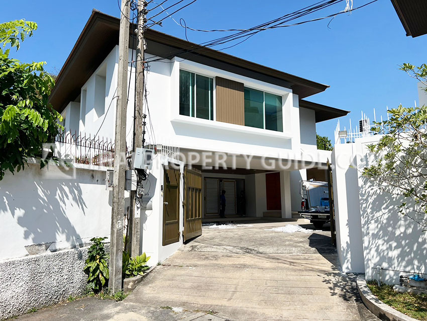 House with Shared Pool in Sukhumvit 