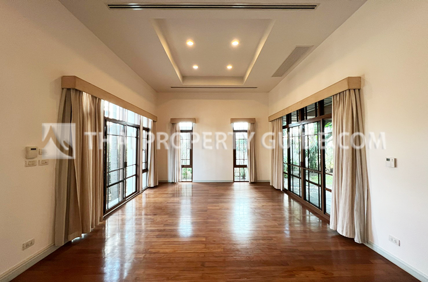 House with Shared Pool in Sukhumvit 