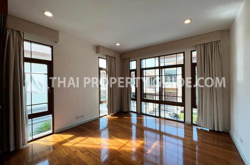 House with Shared Pool in Sukhumvit 