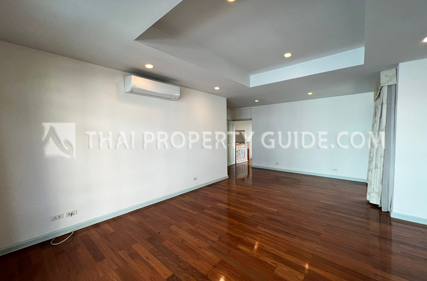 House with Shared Pool in Sukhumvit 