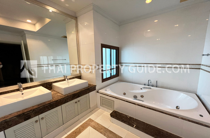 House with Shared Pool in Sukhumvit 