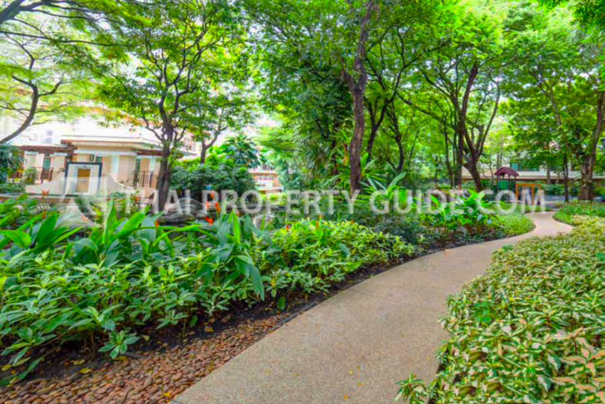 House with Shared Pool in Sukhumvit 