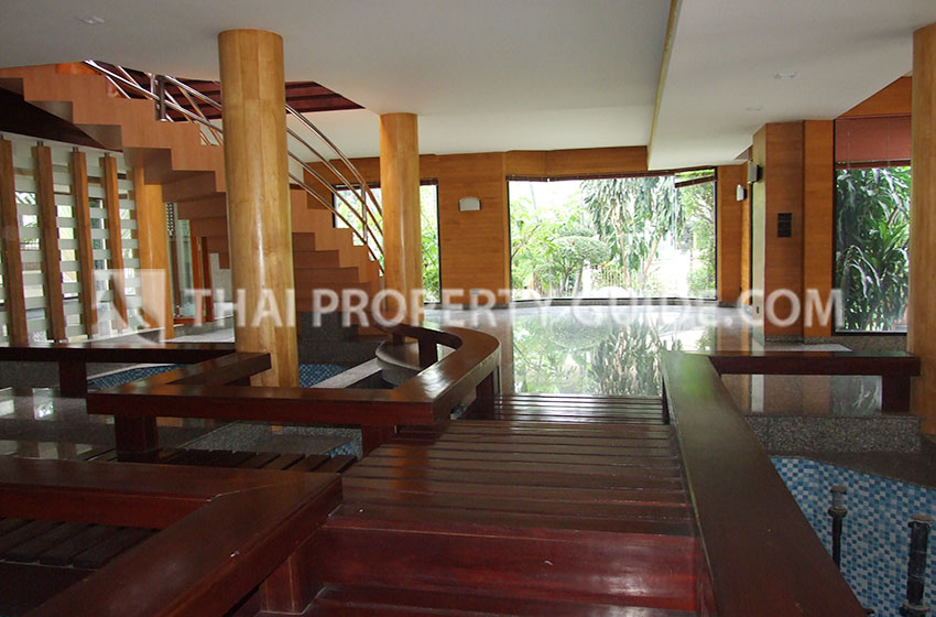 House with Shared Pool in Sukhumvit : Panya Village On-Nut 