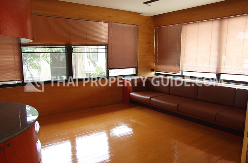 House with Shared Pool in Sukhumvit : Panya Village On-Nut 