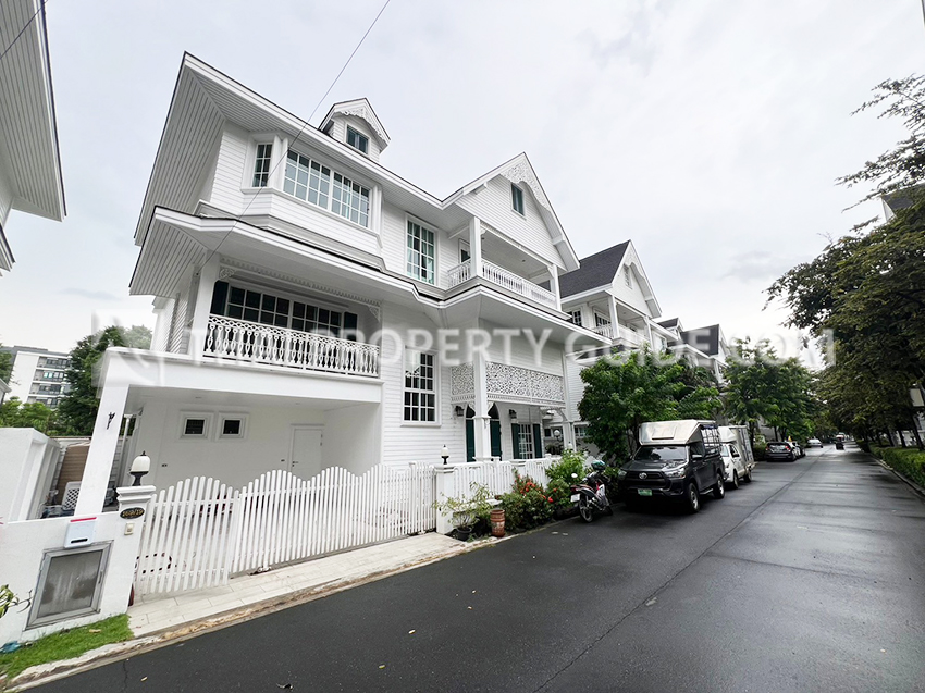 House with Shared Pool for rent in Sukhumvit