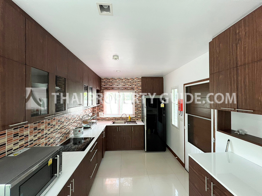 House with Shared Pool in Sukhumvit : Panya Village On-Nut 