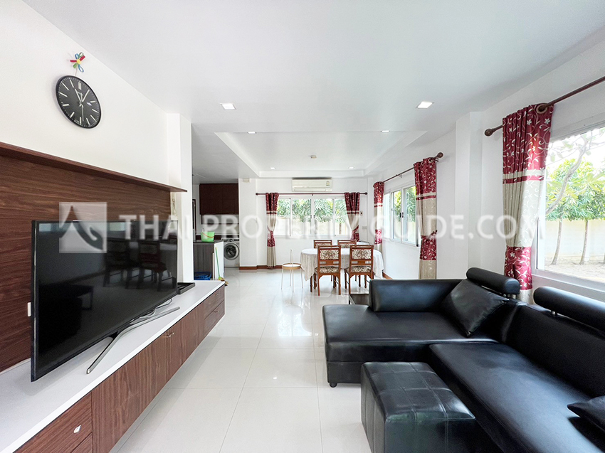 House with Shared Pool in Sukhumvit : Panya Village On-Nut 