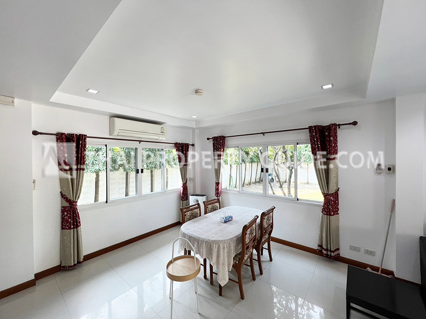 House with Shared Pool in Sukhumvit : Panya Village On-Nut 