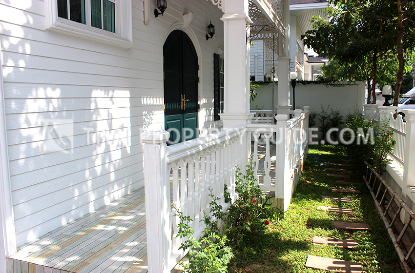 House with Shared Pool in Sukhumvit 