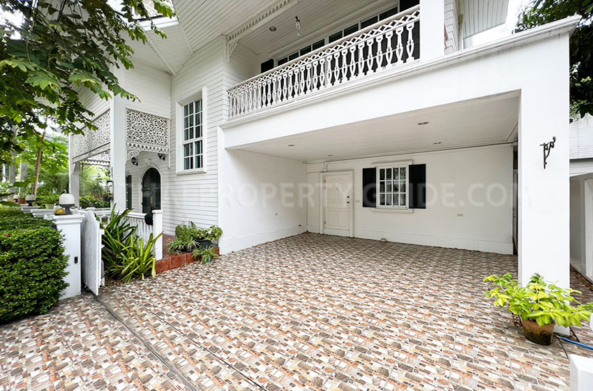 House with Shared Pool in Sukhumvit 