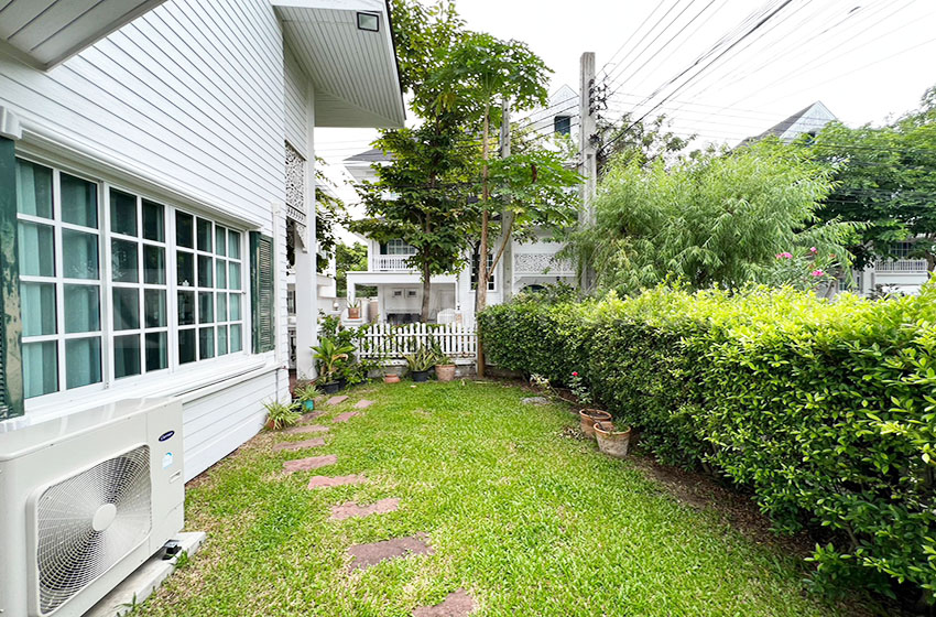 House with Shared Pool in Sukhumvit 