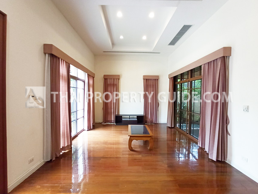 House with Shared Pool in Sukhumvit 