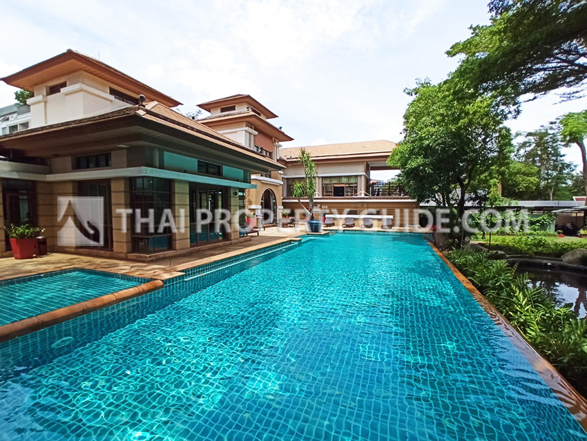 House with Shared Pool in Sukhumvit 