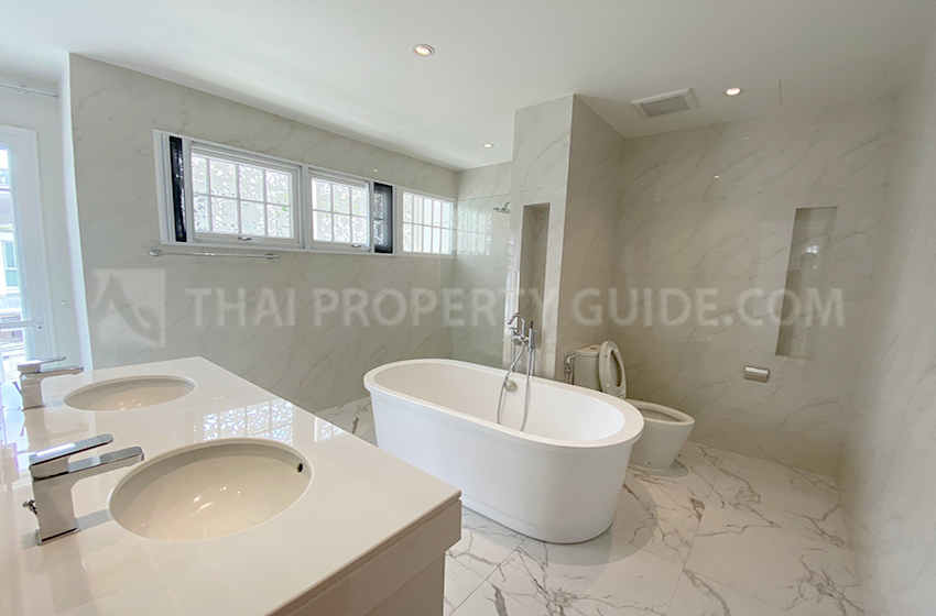 House with Shared Pool in Sukhumvit 