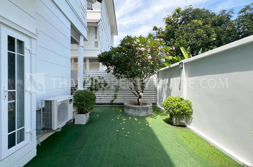 House with Shared Pool in Sukhumvit 
