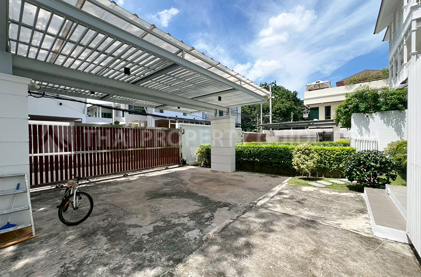 House with Shared Pool in Sukhumvit 