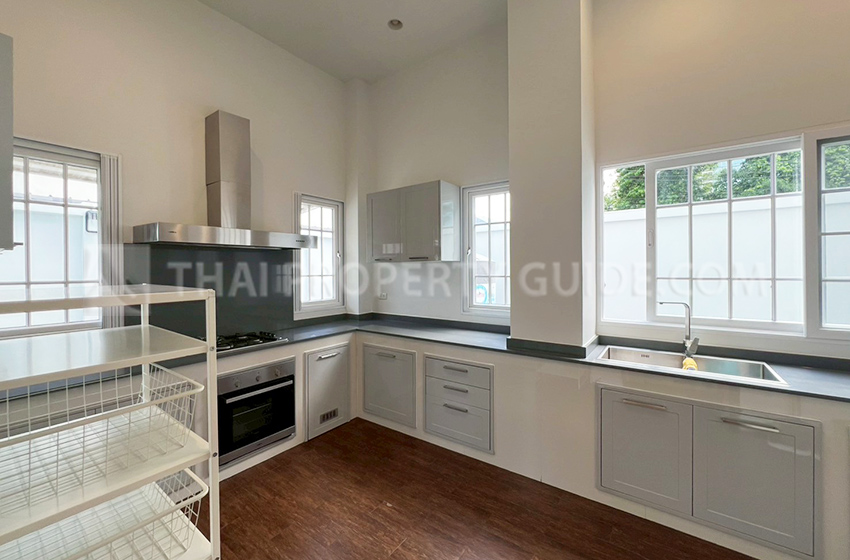 House with Shared Pool in Sukhumvit 