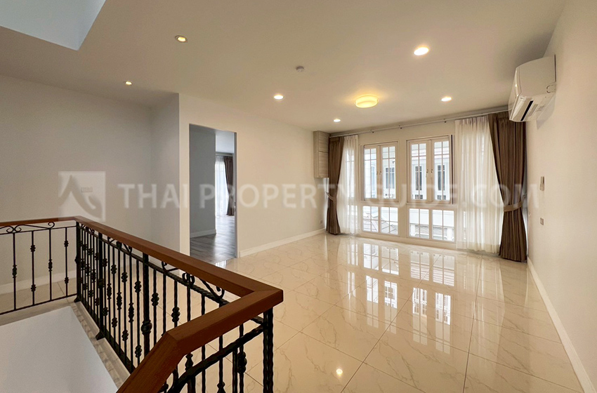 House with Shared Pool in Sukhumvit 