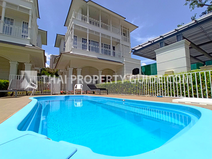 House with Shared Pool in Sukhumvit