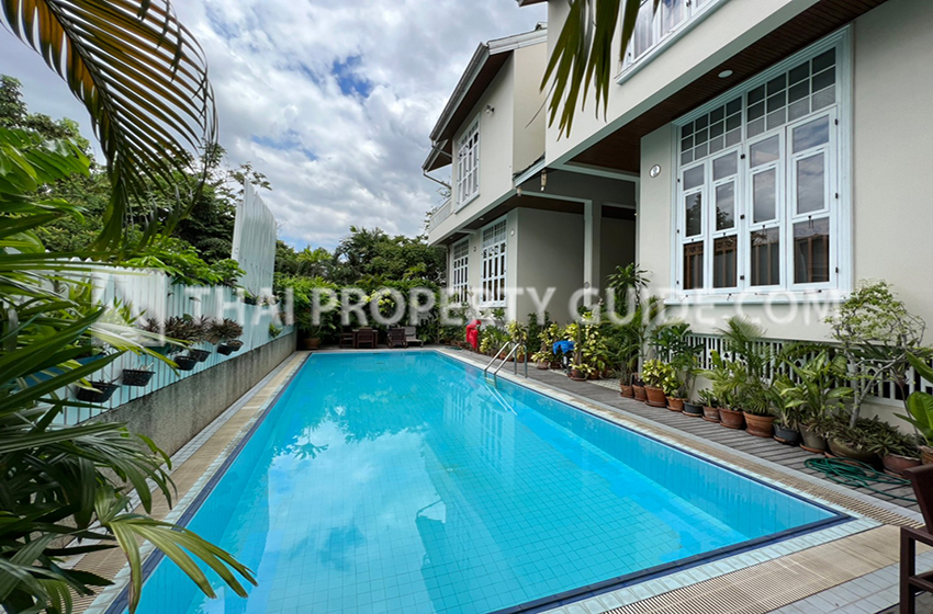 House with Shared Pool in Sukhumvit 