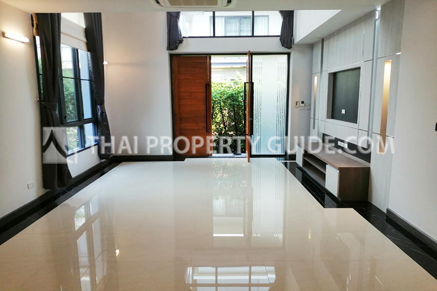 House with Shared Pool in Sukhumvit 