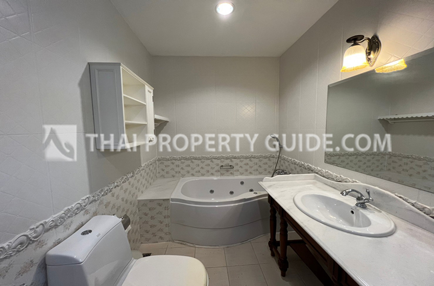 House with Shared Pool in Sukhumvit 