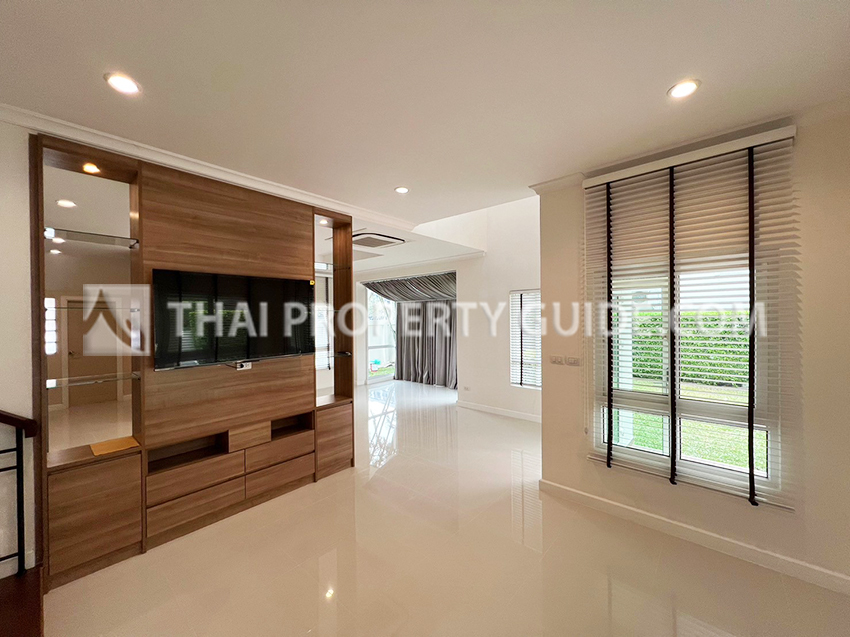 House with Shared Pool in Sukhumvit 