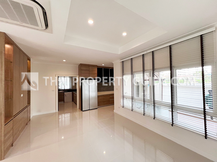 House with Shared Pool in Sukhumvit 