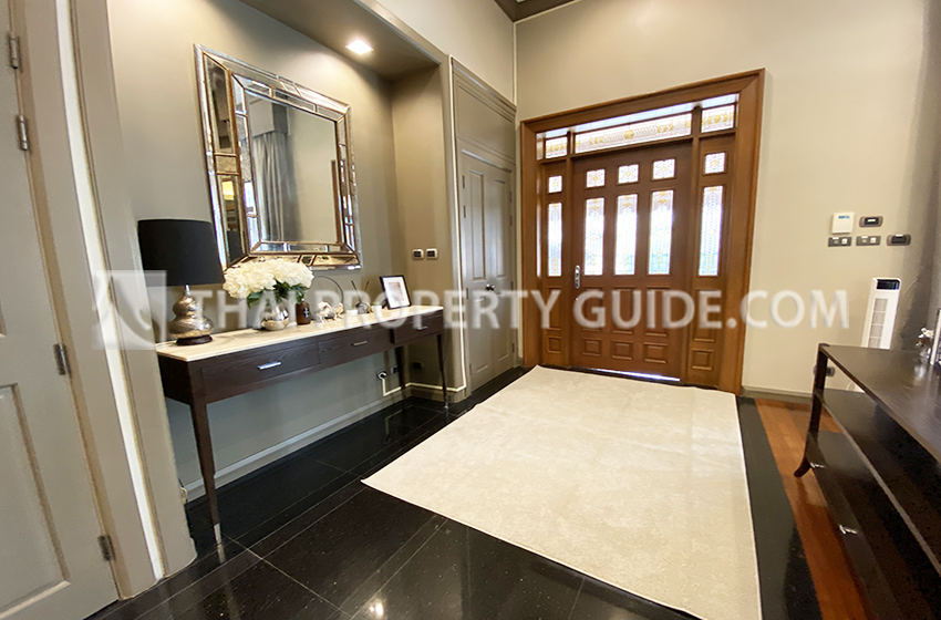 House with Shared Pool in Sukhumvit 