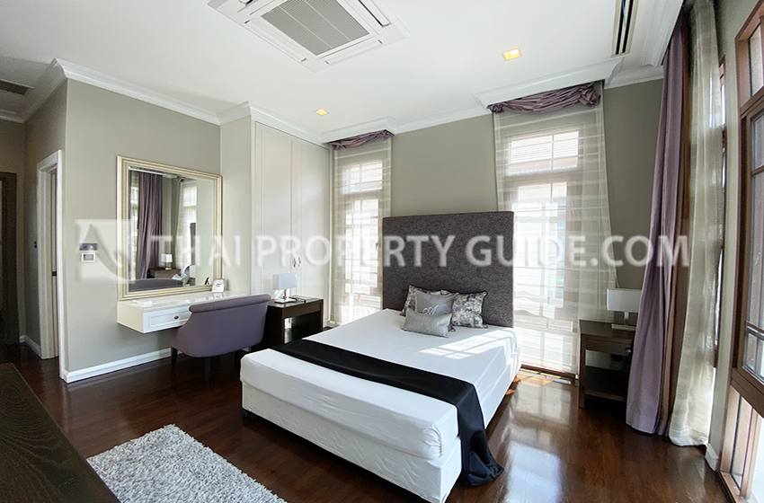 House with Shared Pool in Sukhumvit 