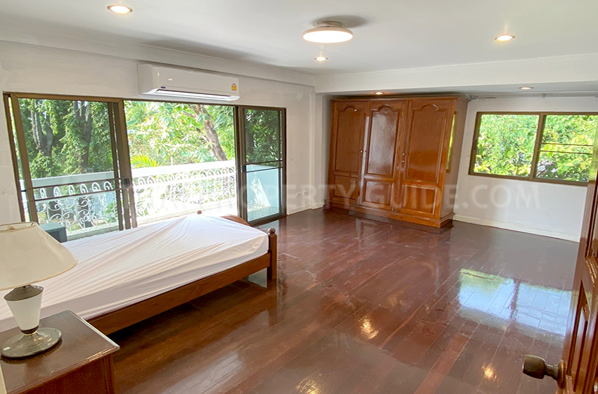 House with Shared Pool in Sukhumvit : Panya Village On-Nut 