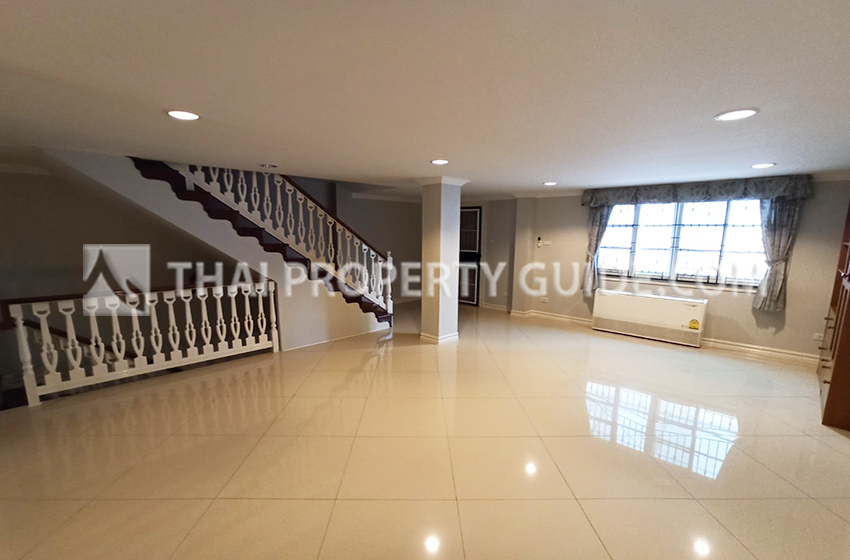 House with Shared Pool in Sukhumvit 