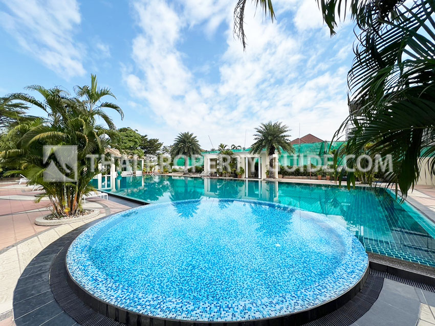 House with Shared Pool in Sukhumvit 