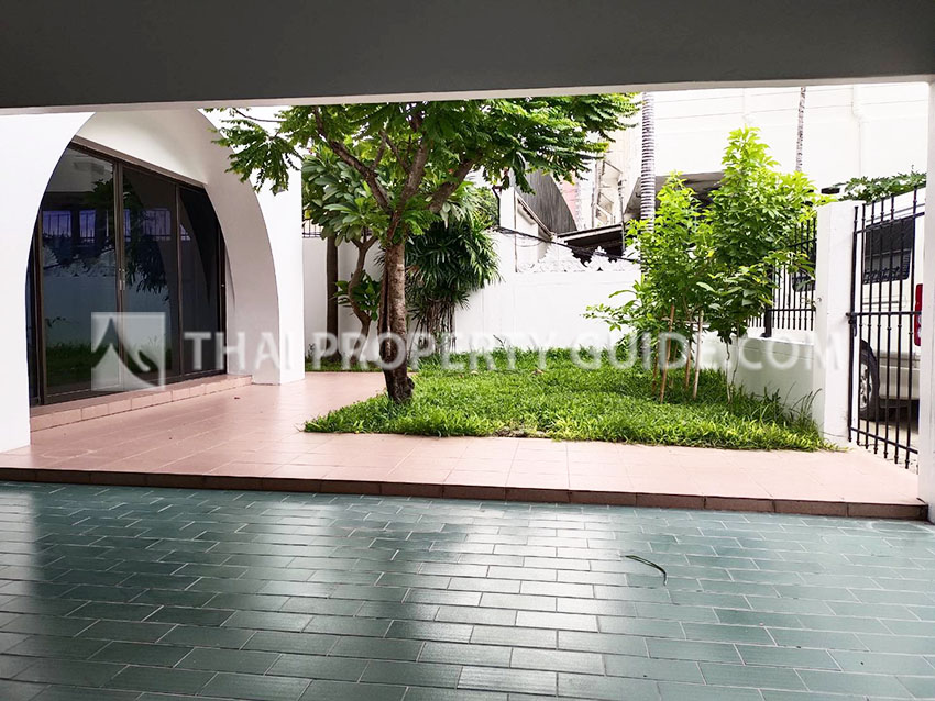 House with Shared Pool in Sukhumvit 