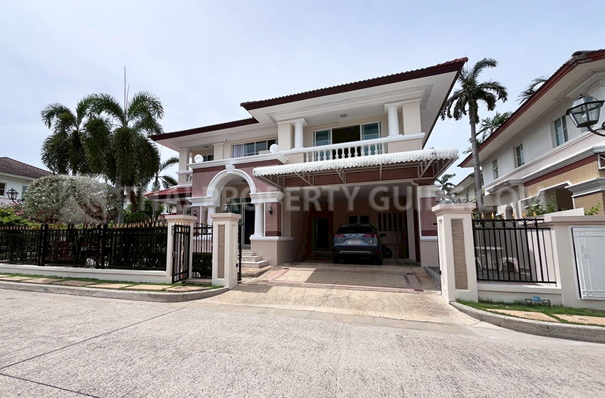 House with Shared Pool in Sukhumvit 