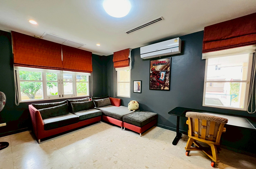 House with Shared Pool in Sukhumvit 