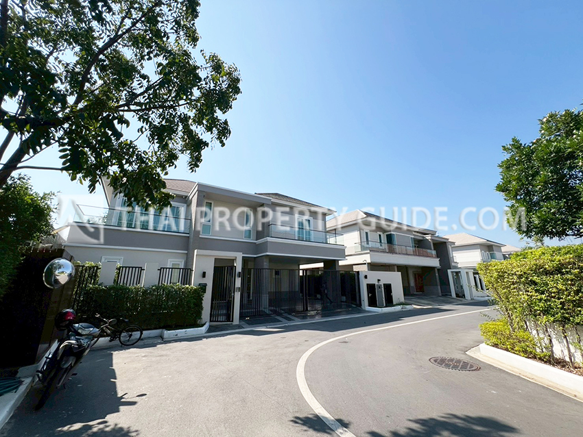 House with Shared Pool in Sukhumvit