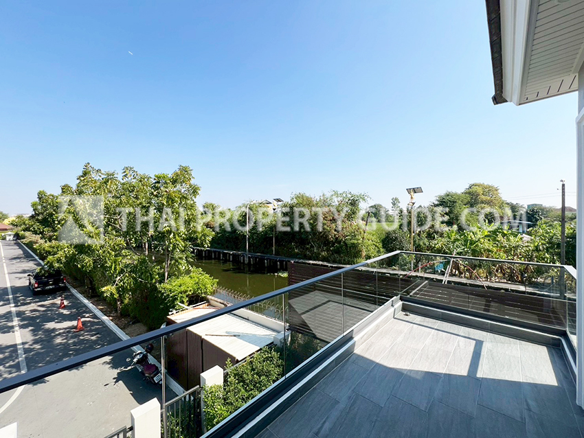 House with Shared Pool in Sukhumvit 