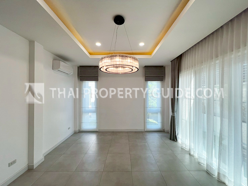 House with Shared Pool in Sukhumvit 