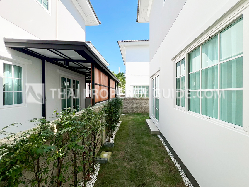 House with Shared Pool in Sukhumvit 