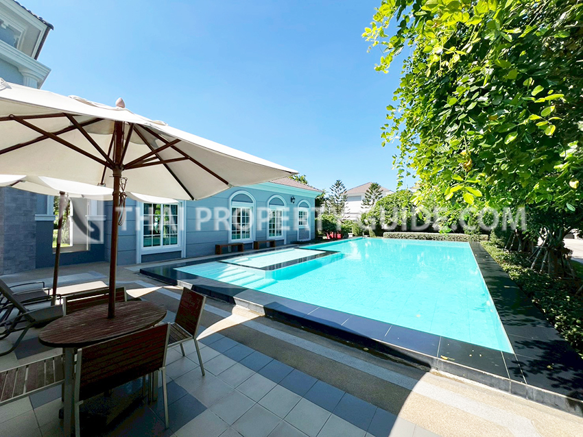 House with Shared Pool in Sukhumvit 