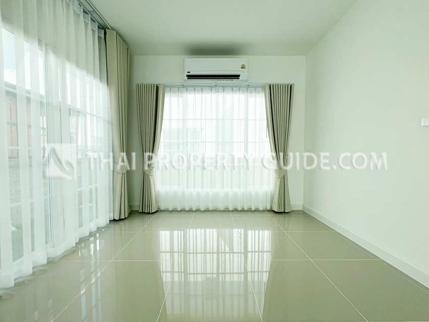 House with Shared Pool in Sukhumvit 