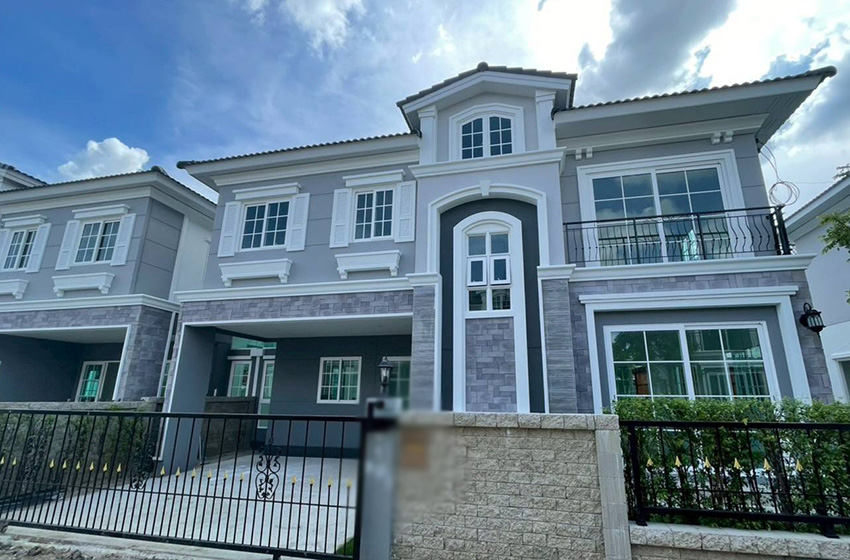 House with Shared Pool in Sukhumvit